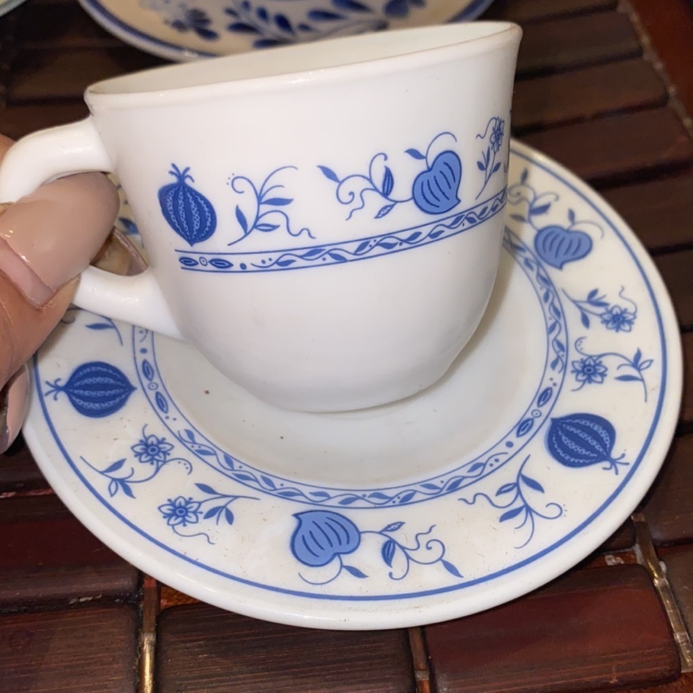 Set of 8 small teacups and saucers - Picture 2 of 11